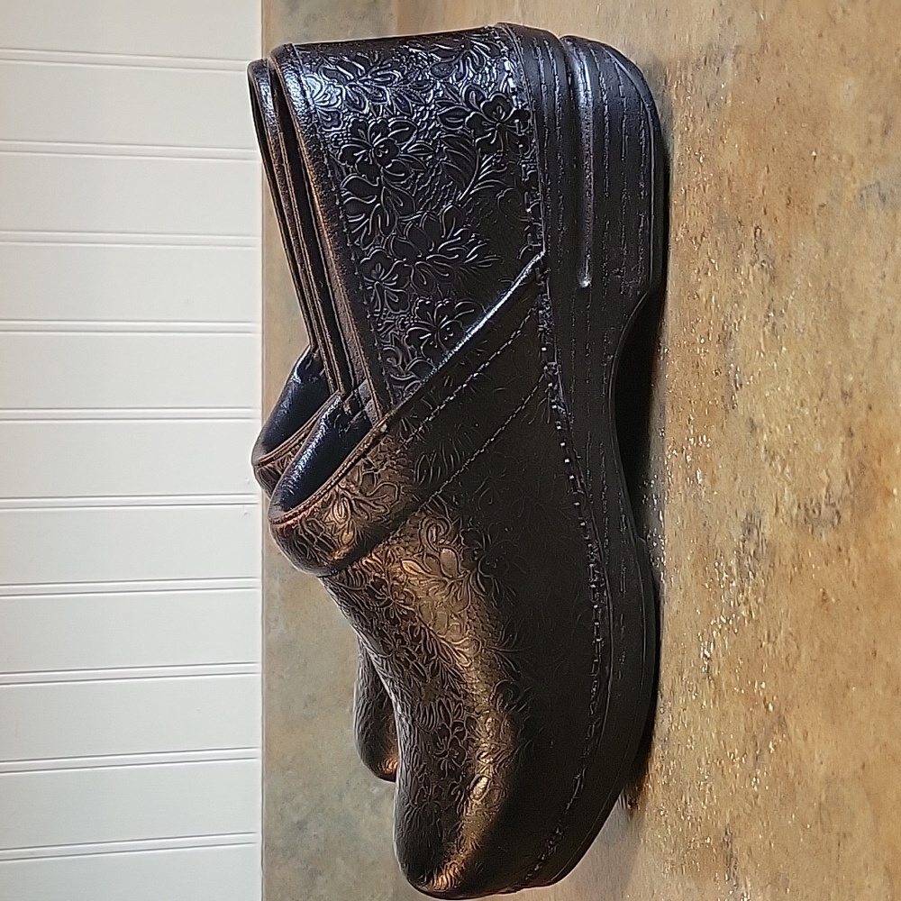 Euc Wm Dansko Xp Clogs - image 3